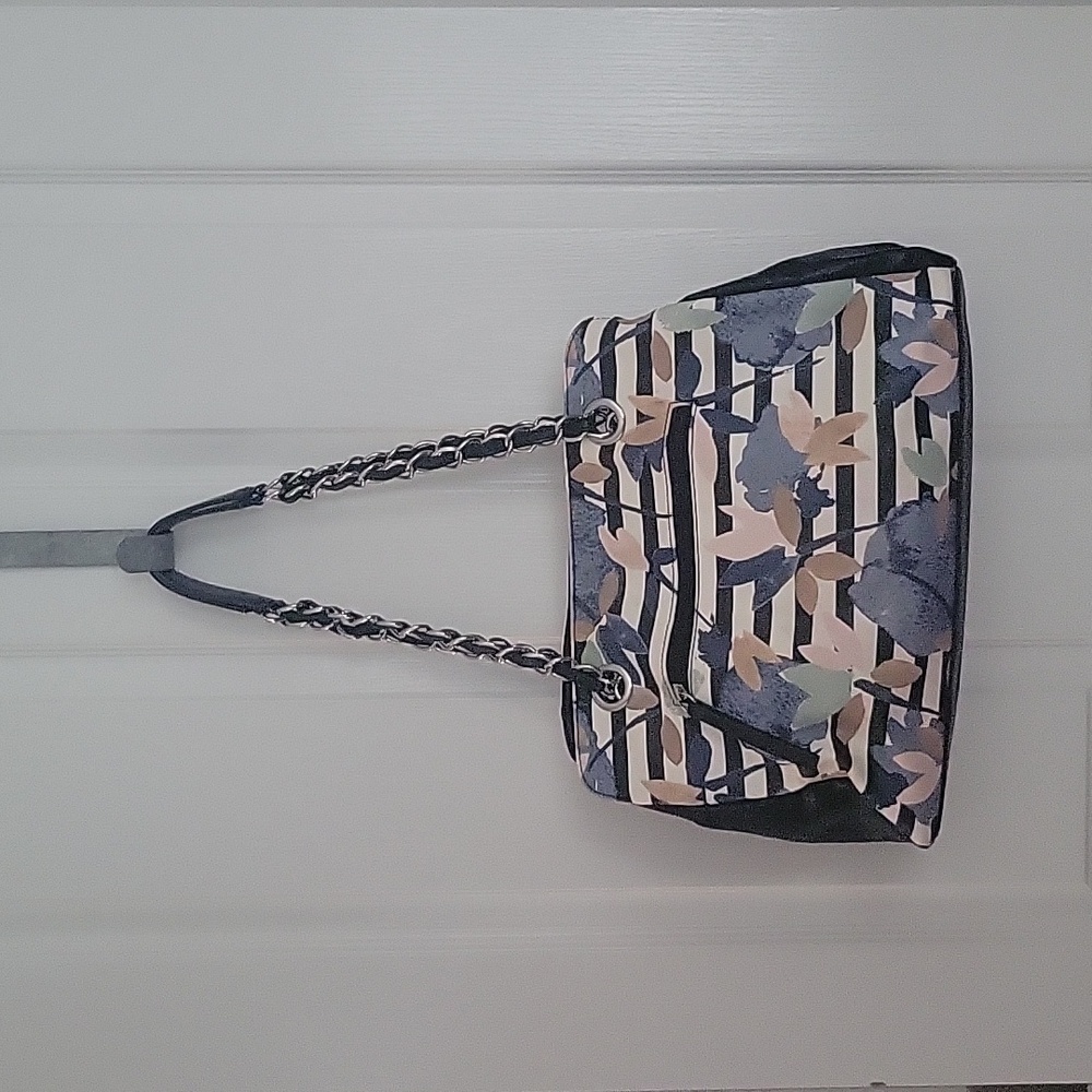 Nicole shoulder bag  multicolor, base navy, 6 pouches, 3 zippered pockets - Picture 2 of 5